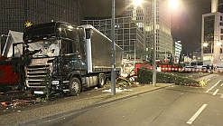 Demoliertes Tatfahrzeug (LKW) auf dem Berliner Breitscheidplatz