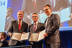 v.l.: PR Jörg Ziercke, Dr. Thomas de Maizière, designierter PR Holger Münch (refer to: Retirement of President Jörg ZIERCKE)